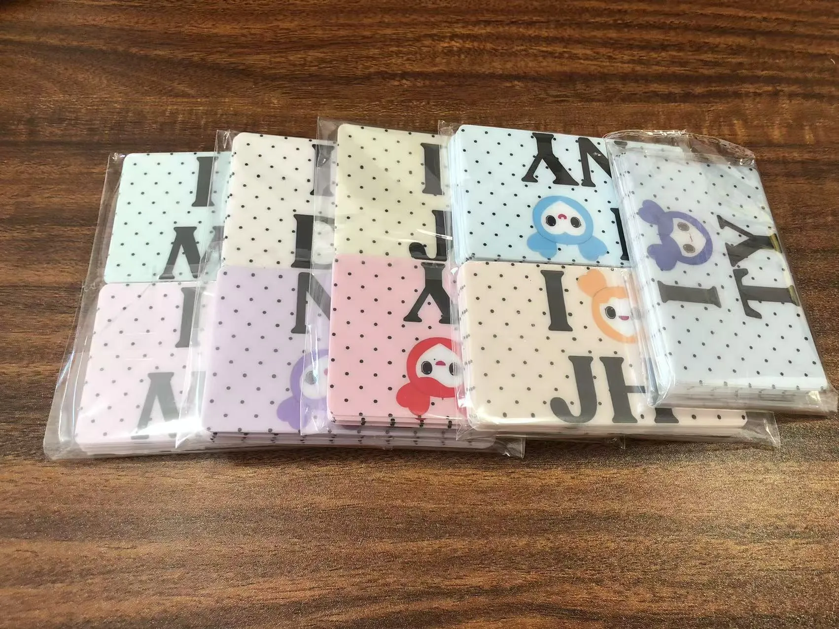 JOJO Pack испраќа налепници за покривање на кредитни картички до клиентите во САД