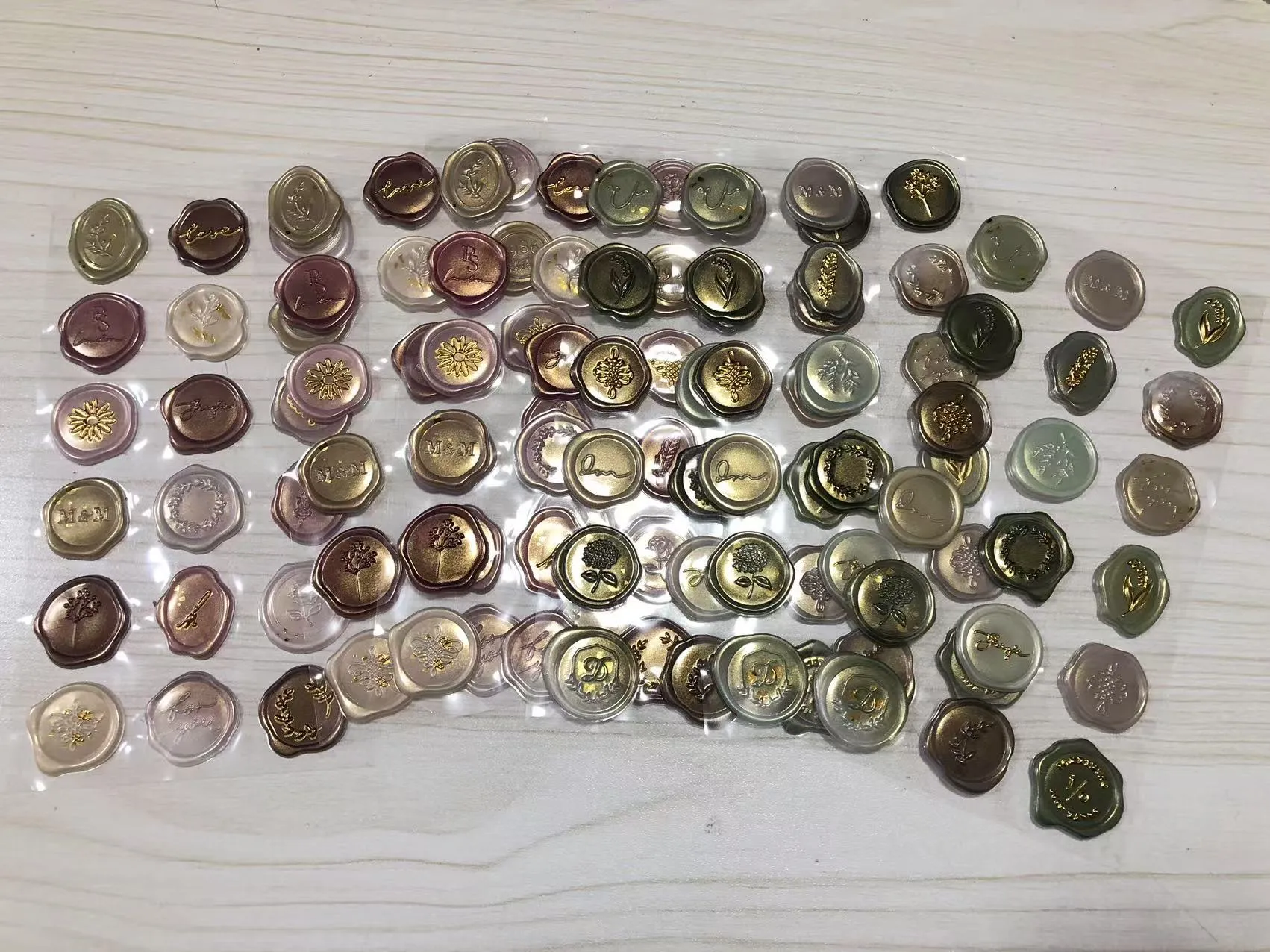 Налепниците за печат со восок се испратени