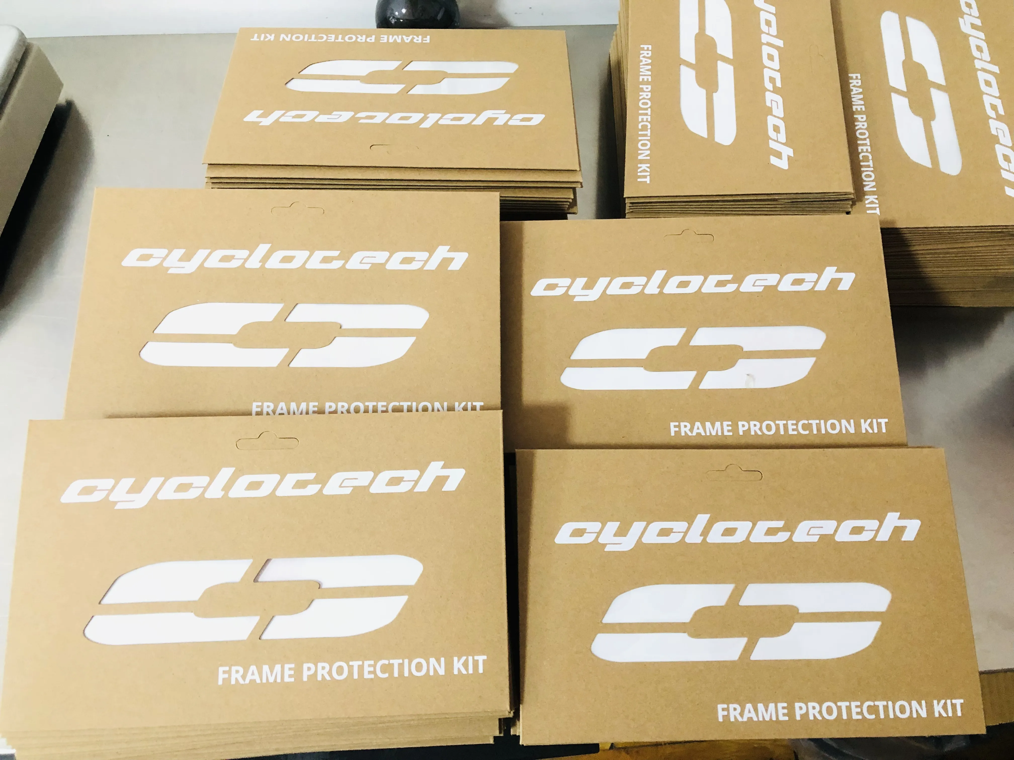 Налепници за рамка за велосипеди сега се испорачуваат во Холандија